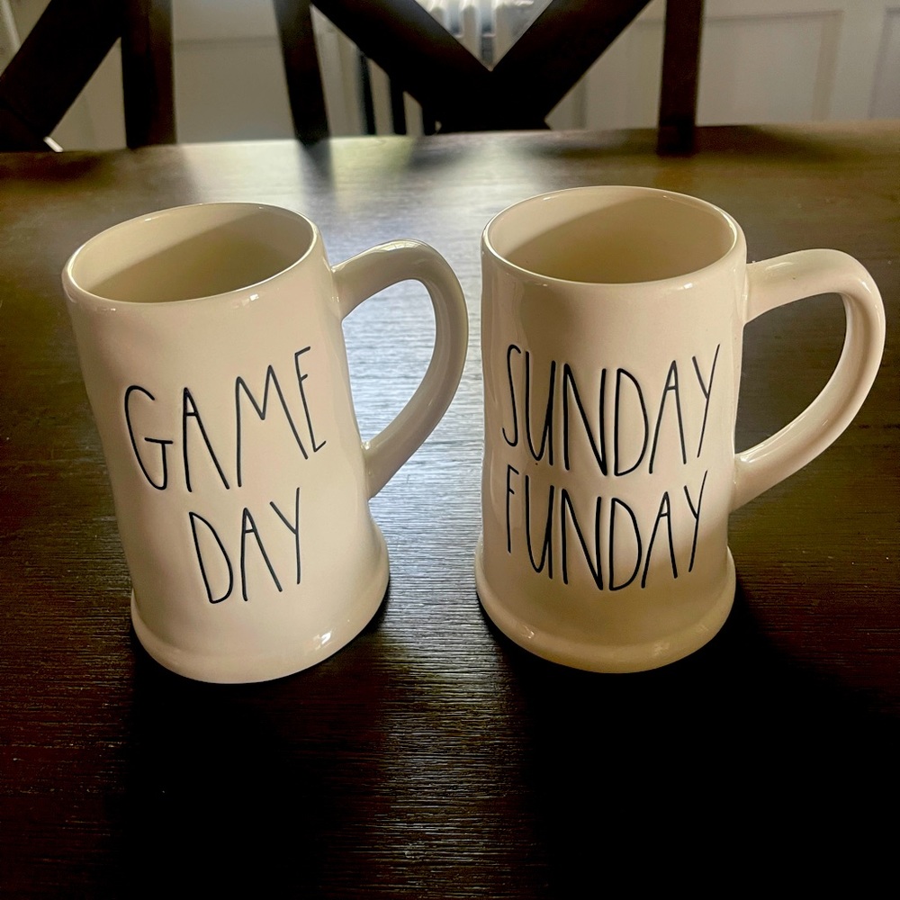 Rae Dunn Mugs comes as a set
